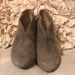 Banana Republic suede and leather lined booties